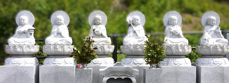 観音山霊場、永代供養、納骨についての紹介ページにリンクしています。観音山霊場にお祀りされている六地蔵様の写真です。