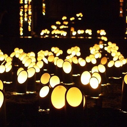 清水区東光寺の大晦日イベント『除夜の鐘と竹灯り』の写真です。